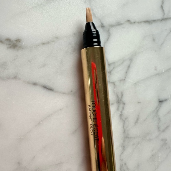 YSL Touche Eclat in shade 1.5 - Picture 2 of 5